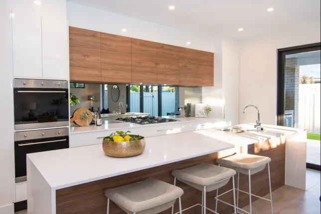 Kitchen with gas cooking appliances: gas cooking, kitchen appliances, cooktop, oven, stove, gas stove, kitchen renovation