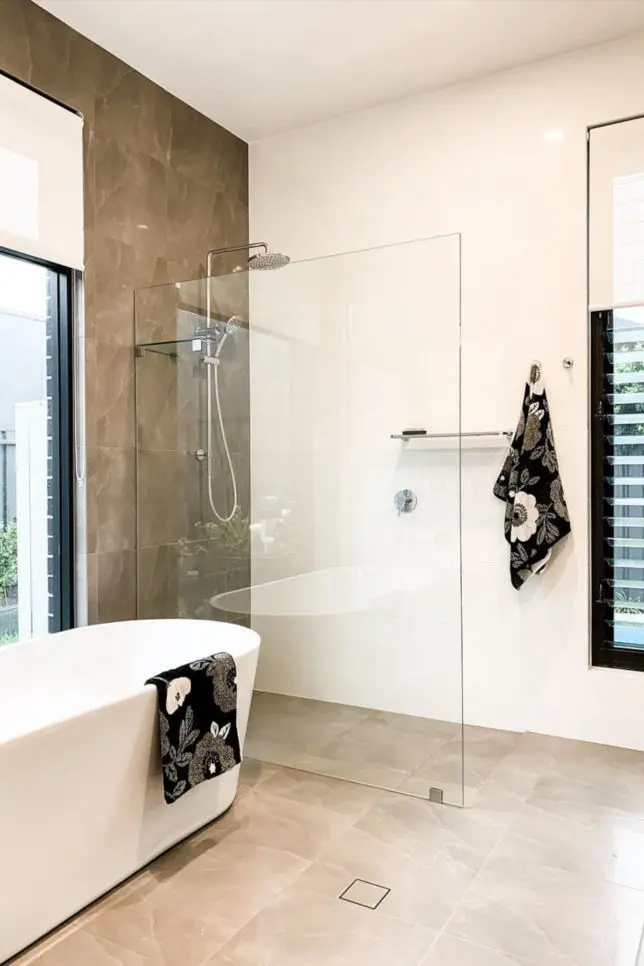 Freestanding bath with shower rail and handheld shower head: Freestanding bath, Shower rail, Handheld shower head