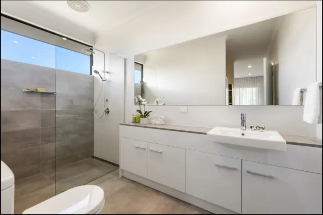 Bathroom renovation single shower mixer and outlet with basin and toilet: bathroom, shower, shower mixer, toilet, basin, bathroom fixtures, bathroom renovation